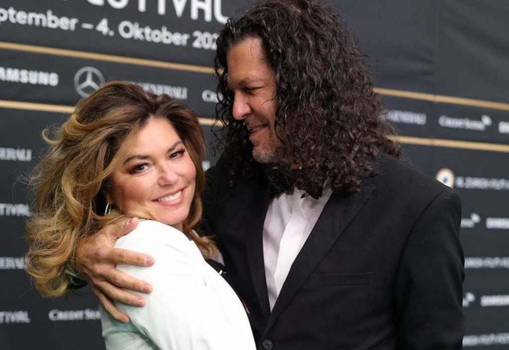 Shania Twain Shares Photo with Her Husband, Look how they are in love?